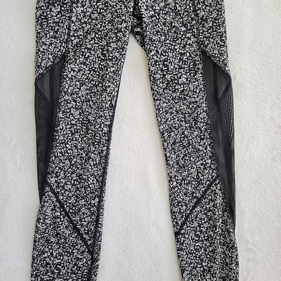 Lululemon Sole Training 7/8 Tight Sheer Mesh Panel Daisy Dust Alpine Black‎ - Picture 7 of 15